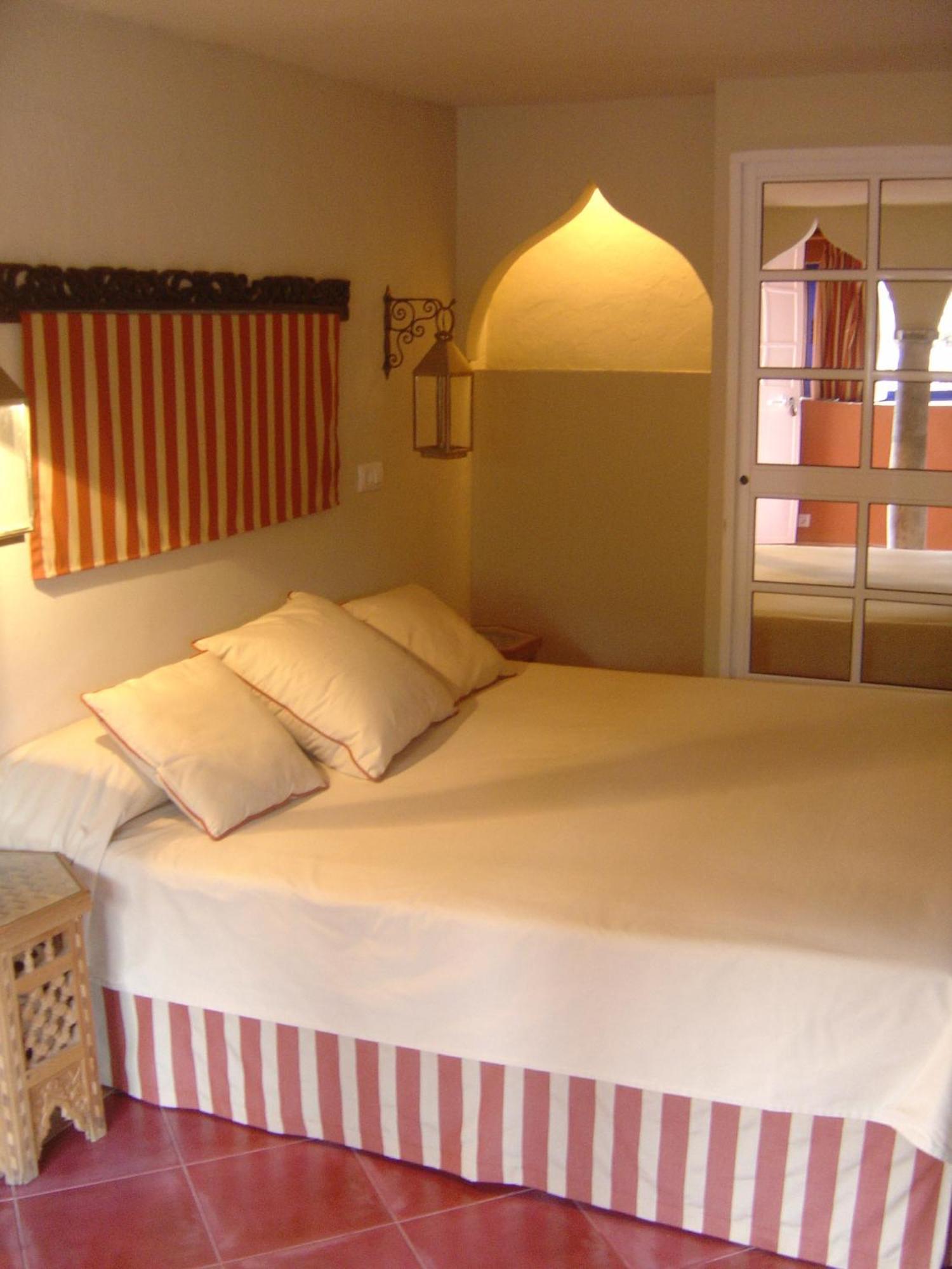 Beach Hotel Dos Mares Tarifa Bagian luar foto