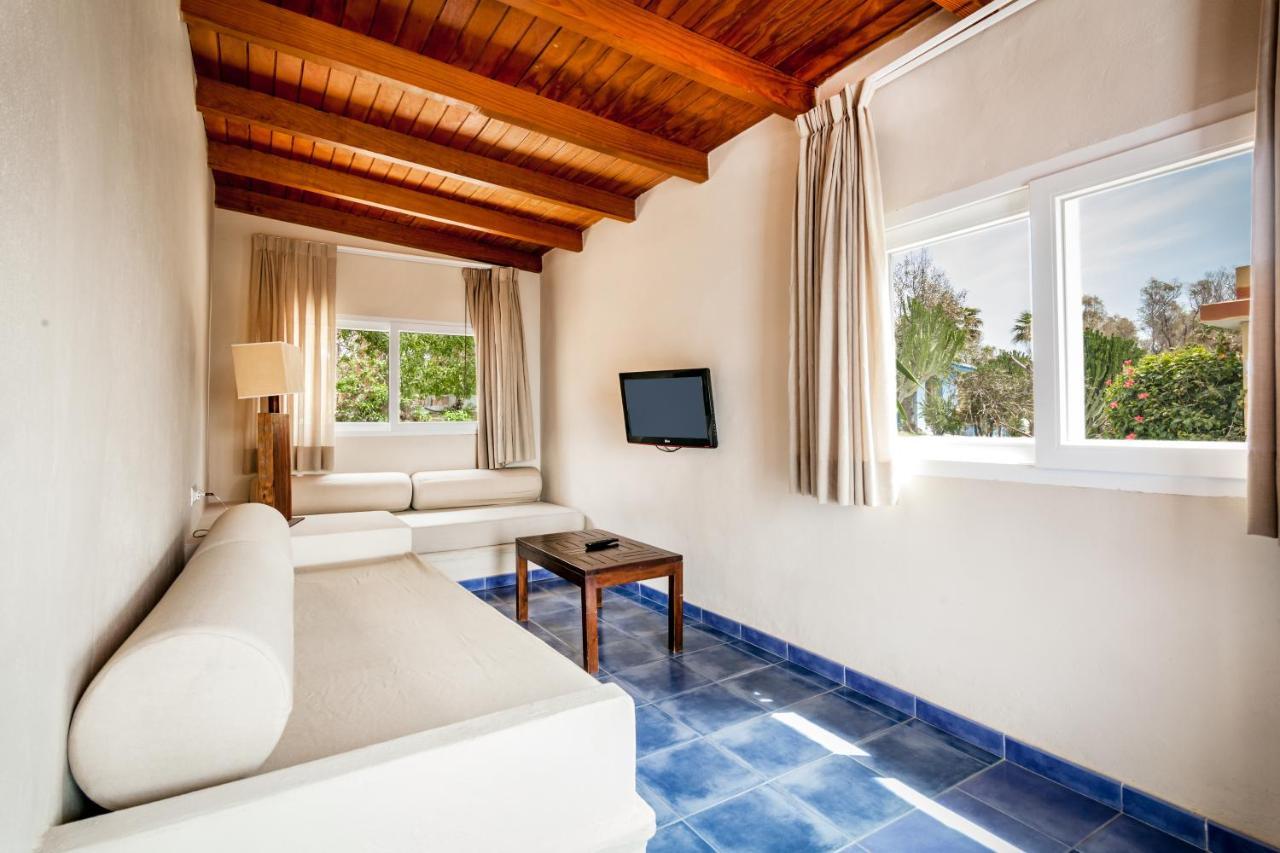 Beach Hotel Dos Mares Tarifa Bagian luar foto