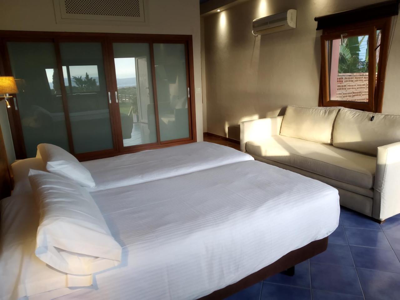 Beach Hotel Dos Mares Tarifa Bagian luar foto
